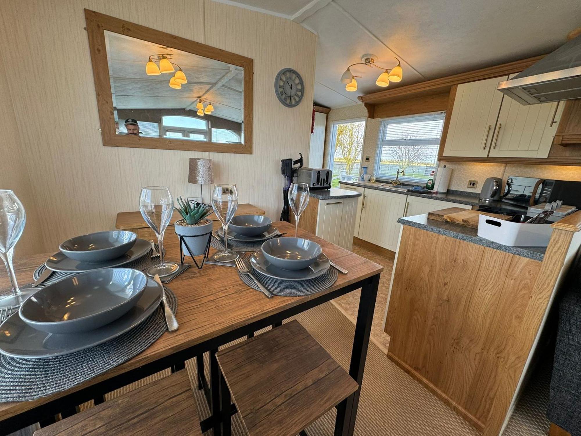 Millfields Holiday Park - The Balmoral - Coastal Caravan Breaks Инголдмелс Экстерьер фото